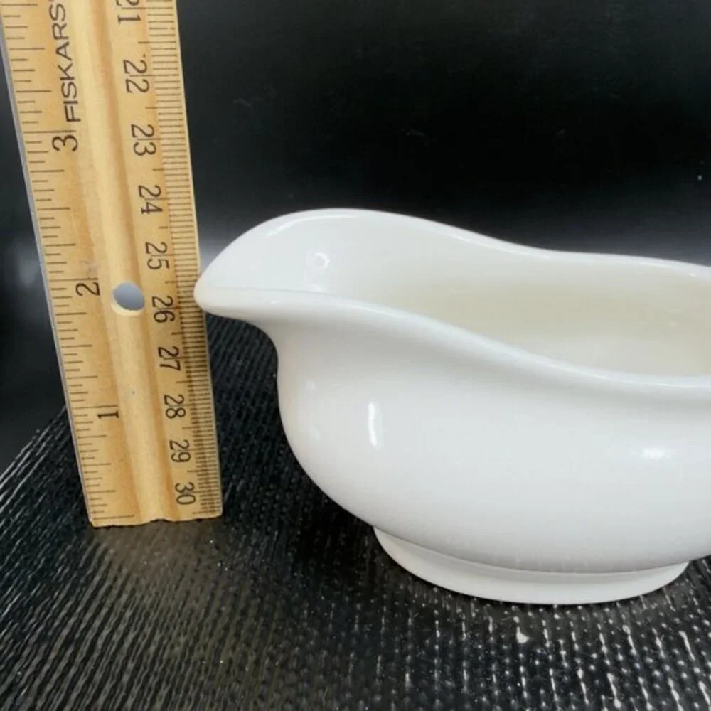 Vintage Pier 1 White Ceramic Stoneware Gravy Boat Sauce Salsa Dish Container VTG